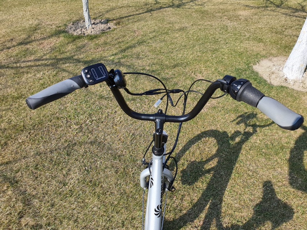Elektrický trojkolesový bicykel so 7 rýchlosťami