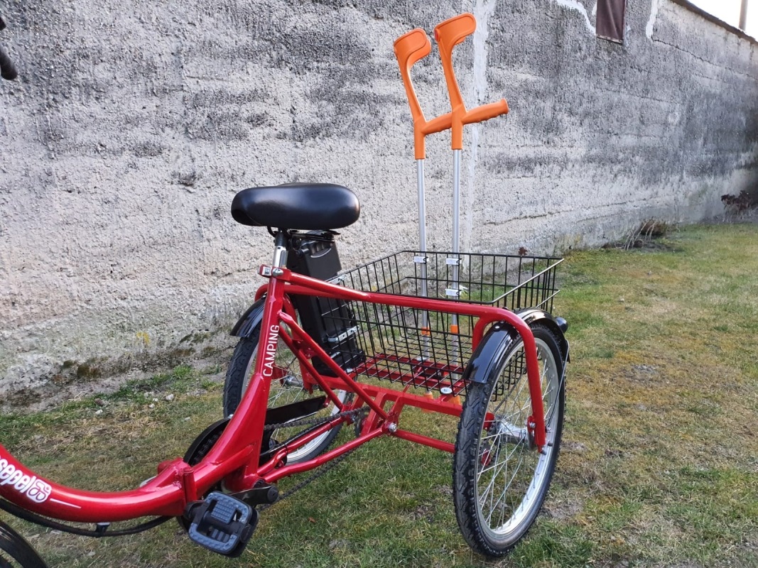 Trojkolesový bicykel s barlami vzadu